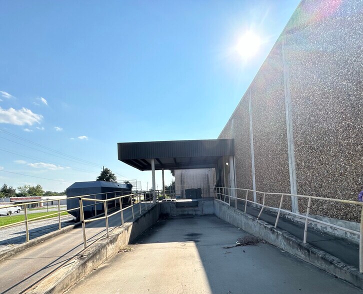 More Photos Of 311 W Central, Valdosta Manufacturing For Sale