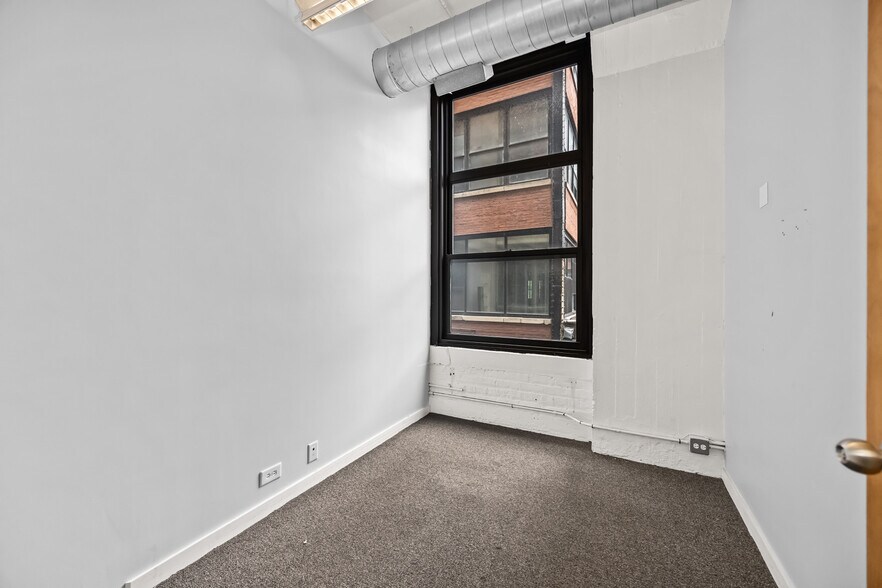 More Photos Of 222 W Ontario St, Chicago Loft Creative Space For Lease