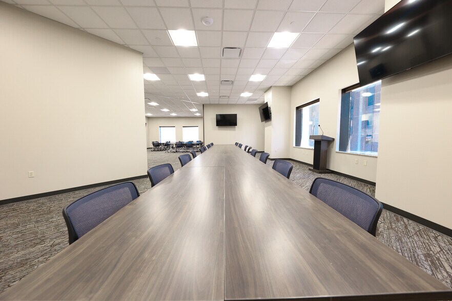 More Photos Of 802 N Carancahua St, Corpus Christi Office For Lease