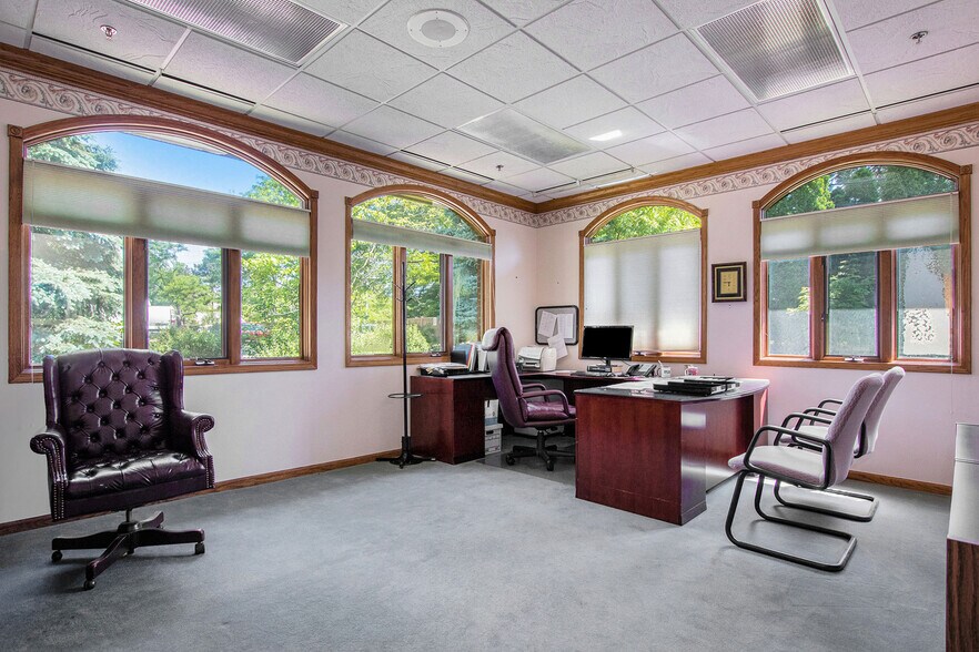 More Photos Of 645 Barclay Cir, Rochester Hills Medical For Lease