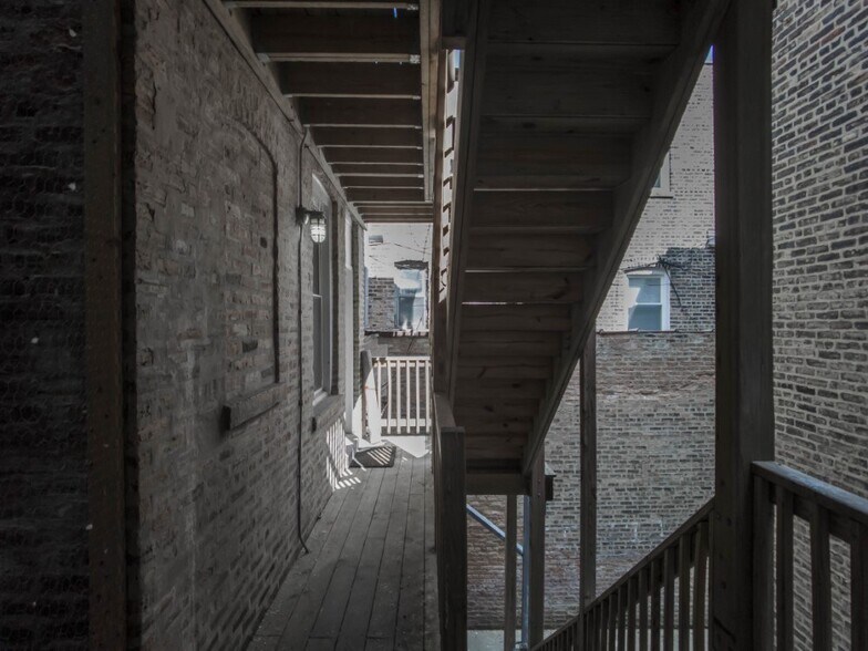 More Photos Of 4401-4403 N Clark St, Chicago Apartments For Lease