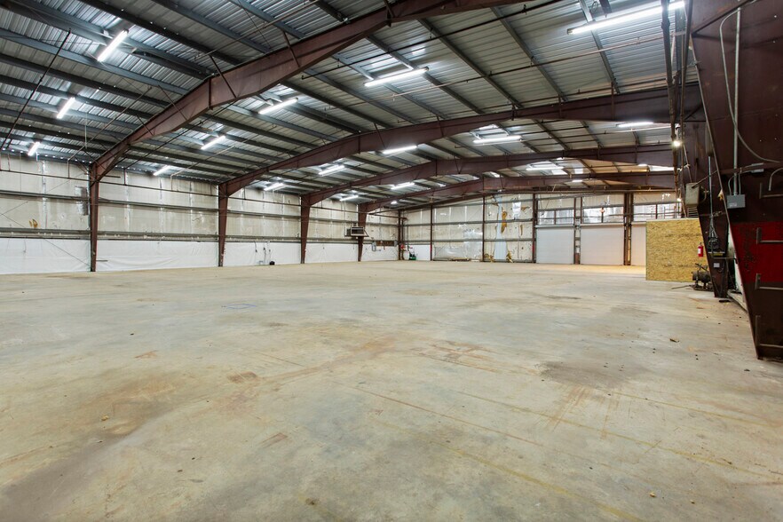 More Photos Of 207 N Kenneth St, Walhalla Warehouse For Lease