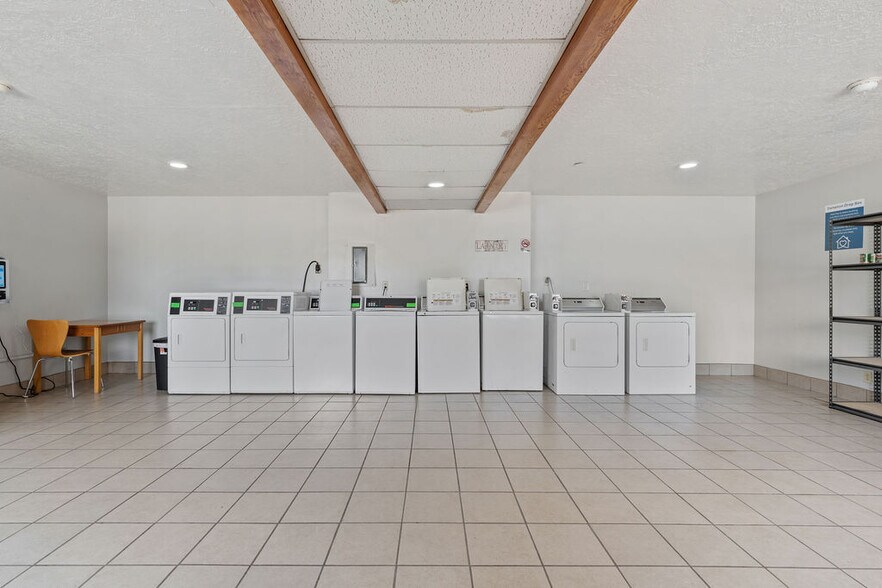 More Photos Of 261 Bear River Dr, Evanston Hotel For Sale