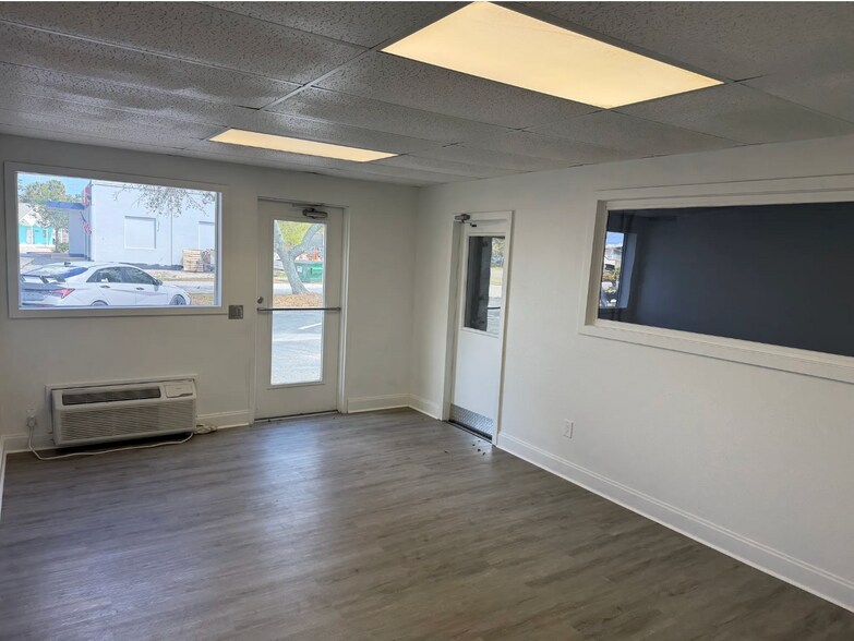More Photos Of 1620 Tangerine St, Melbourne Unknown For Lease