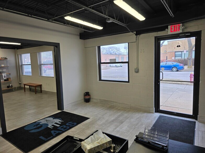 More Photos Of 8030 N Lawndale Ave, Skokie Warehouse For Sale