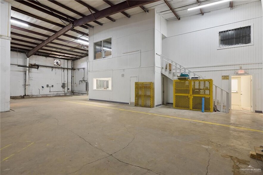 More Photos Of 100 N Dogwood St, Pharr Warehouse For Lease