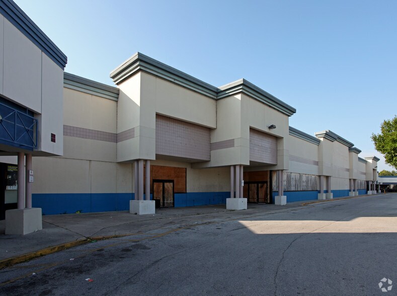 More Photos Of 4300 Clarcona Ocoee Rd, Orlando General Retail For Sale