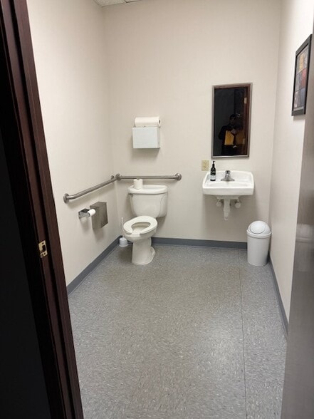 More Photos Of 3310 Hickory Rd, Mishawaka Office For Lease