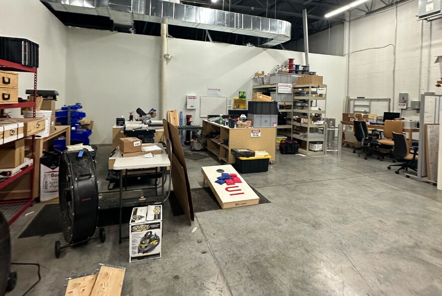 More Photos Of 6037 Commerce Ct, Mason Warehouse For Lease