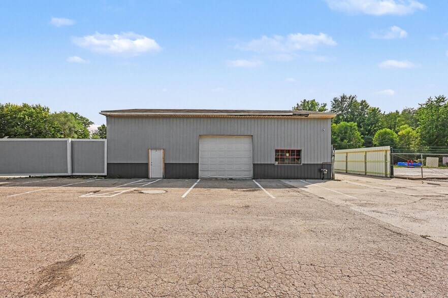 More Photos Of 2610 Imlay City Rd, Lapeer Auto Repair For Sale