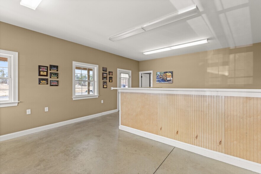 More Photos Of 381 Portland St, Berwick Service For Lease