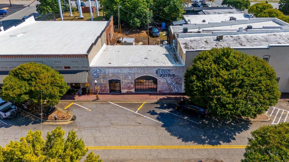 More Photos Of 76 Main st, Pine Mountain General Retail For Sale