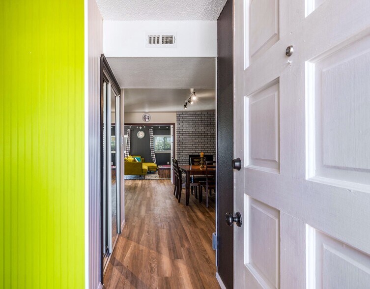 More Photos Of 613 Jane St NE, Albuquerque Flex For Sale