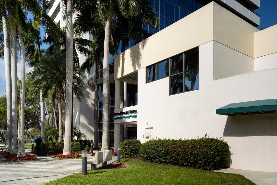 More Photos Of 3300 Pga Blvd, Palm Beach Gardens Office For Lease