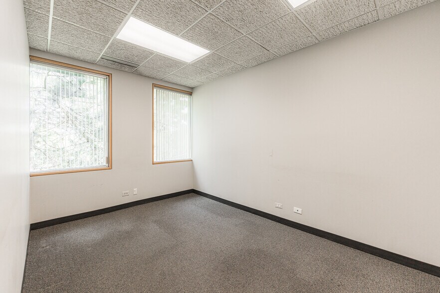 More Photos Of 290 Springfield Dr, Bloomingdale Medical For Lease