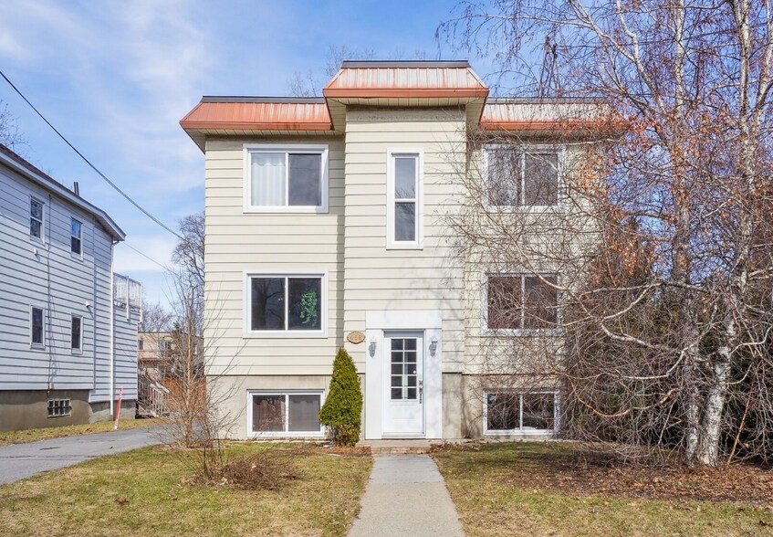 More Photos Of 459 Boul La Fayette, Longueuil Apartments For Sale