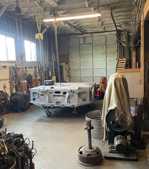 More Photos Of 930 SE Lincoln St, Portland Warehouse For Sale