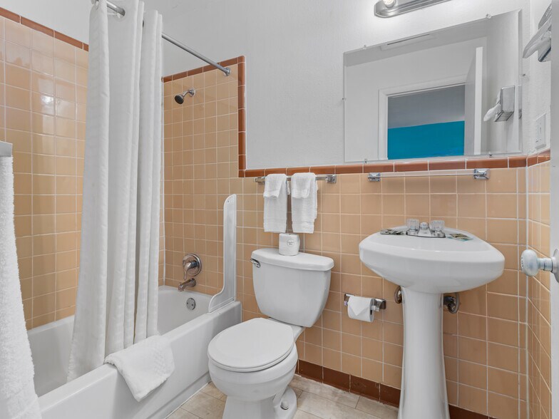 More Photos Of 1809 N College Ave, Fort Collins Hotel For Sale