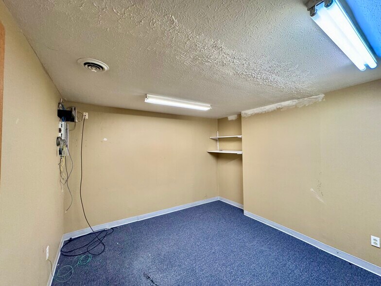 More Photos Of 24653-24655 Sprague Rd, Columbia Station Office For Lease