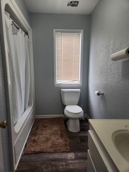 More Photos Of 1563 W Cherry St, Jesup Office For Sale