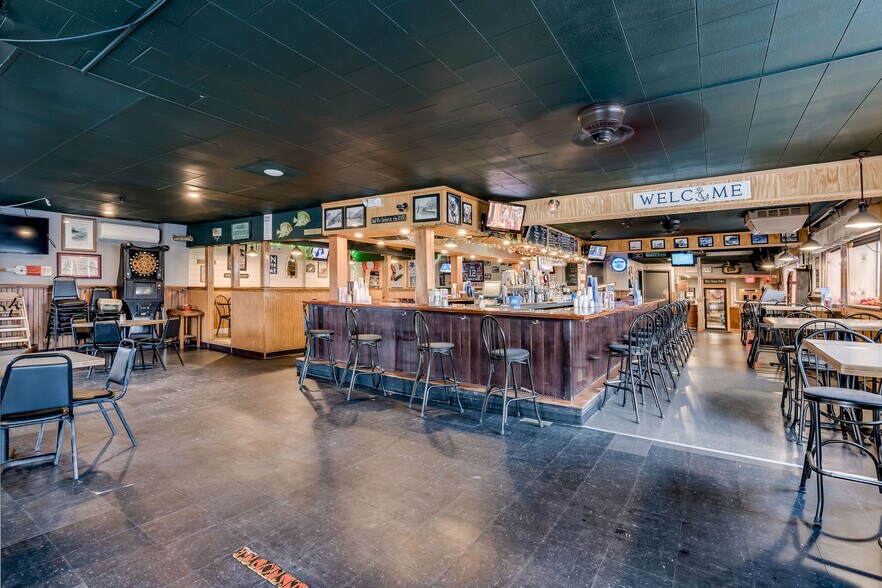 More Photos Of 226 Webb St, Clayton Bar For Sale