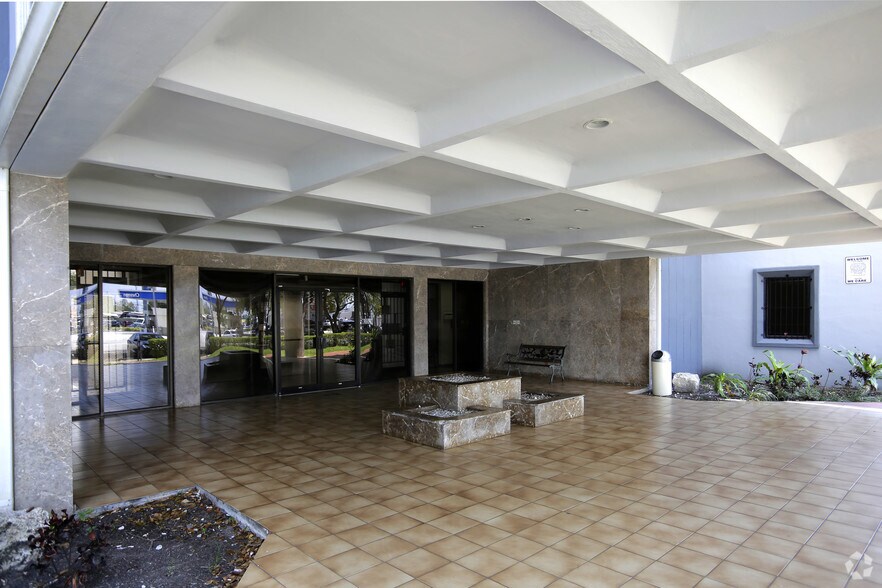More Photos Of 85 Grand Canal Dr, Miami Office For Lease