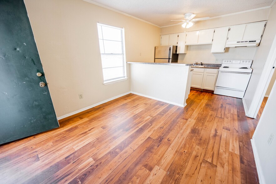More Photos Of 5111 Interstate 35 N, Waco Apartments For Sale