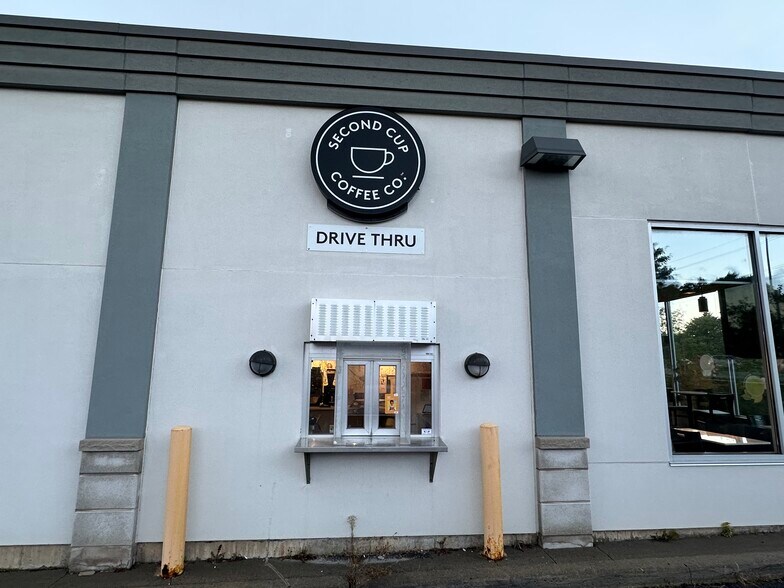 More Photos Of 486 Hazeldean Rd, Ottawa Freestanding For Sale