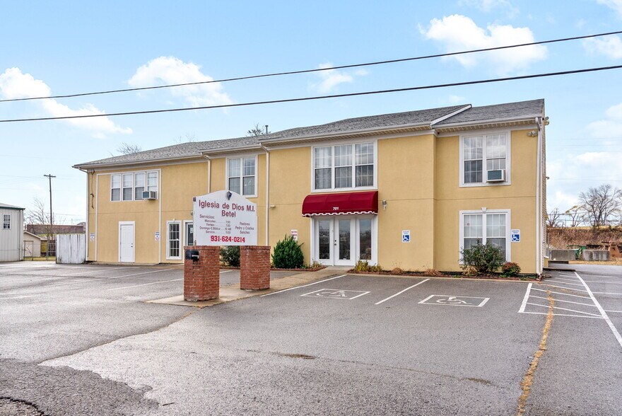 More Photos Of 701 Red River St, Clarksville Office For Sale