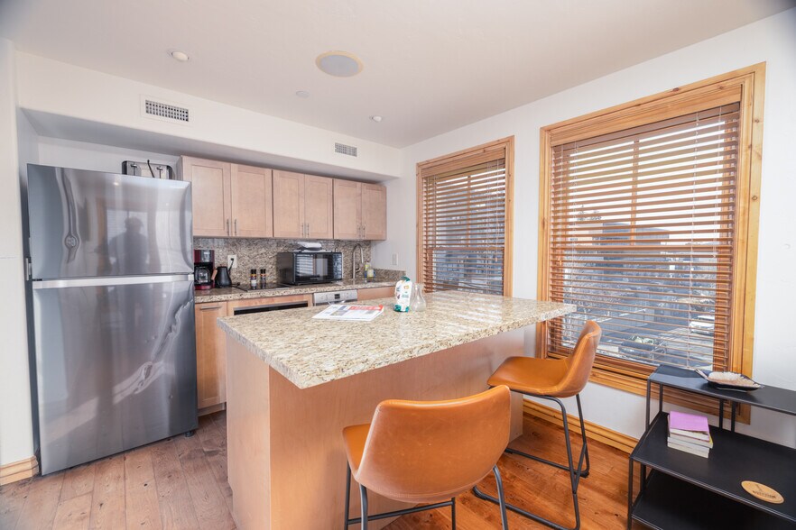More Photos Of 186 Main St, Park City Freestanding For Sale