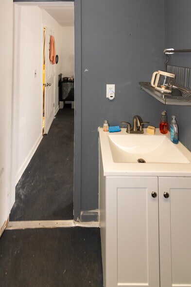 More Photos Of 1401 Clipper Heights, Baltimore Warehouse For Sale