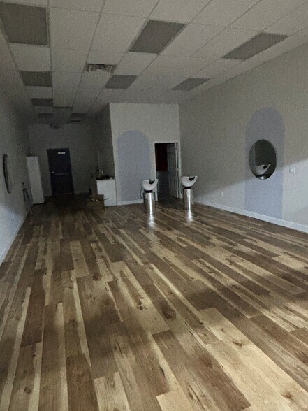 More Photos Of 6066-6084 S 12th St, Kalamazoo Storefront Retail Office For Lease