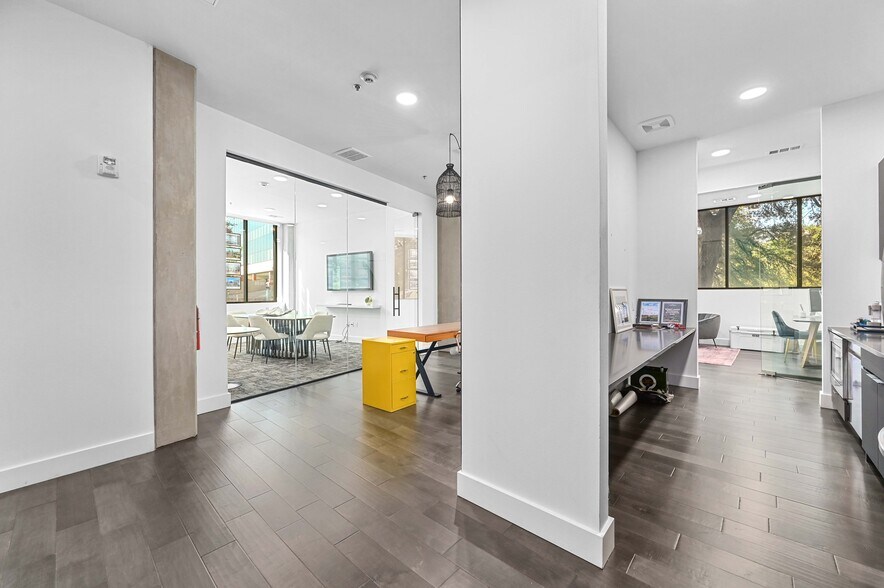 More Photos Of 2500 Longview St, Austin Apartments For Sale