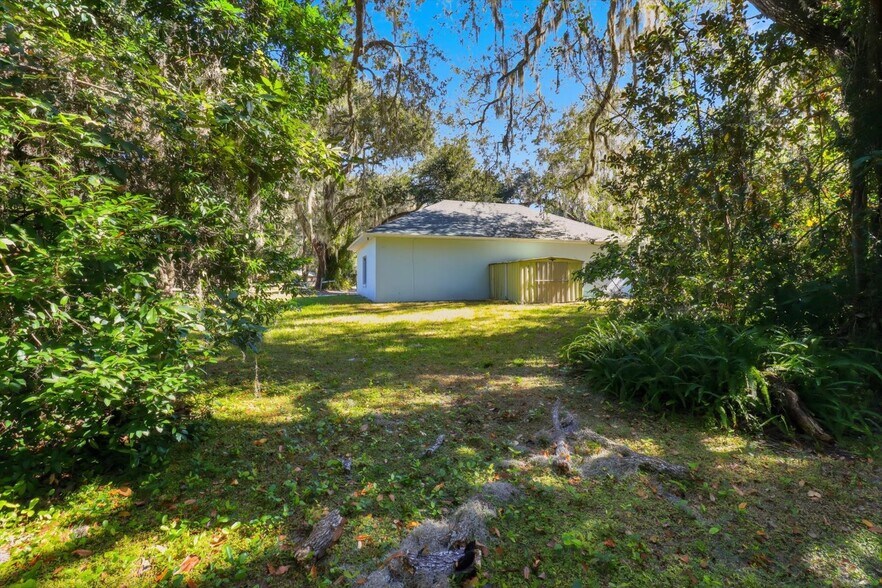 More Photos Of 2339 N Country Road 470, Lake Panasoffkee Office For Sale