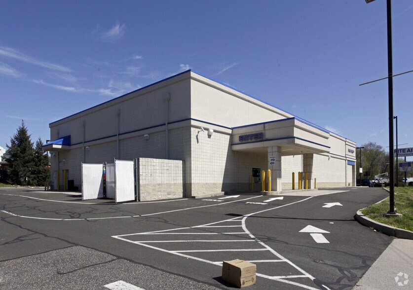 More Photos Of 7400-7432 Oxford Ave, Philadelphia Drugstore For Sale