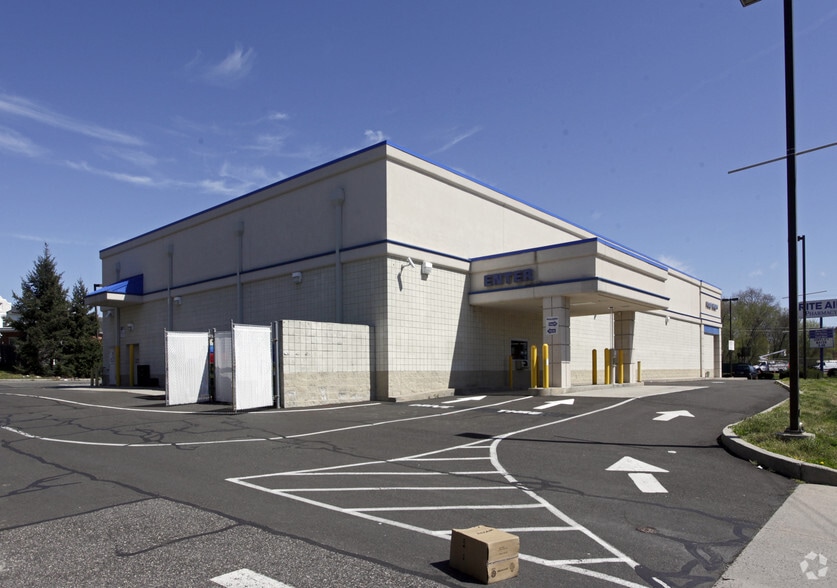 More Photos Of 7400-7432 Oxford Ave, Philadelphia Drugstore For Lease