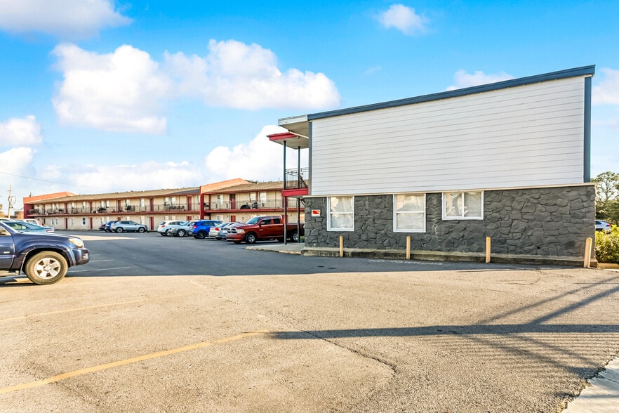 More Photos Of 3300 Garden Oaks Dr, New Orleans Apartments For Sale