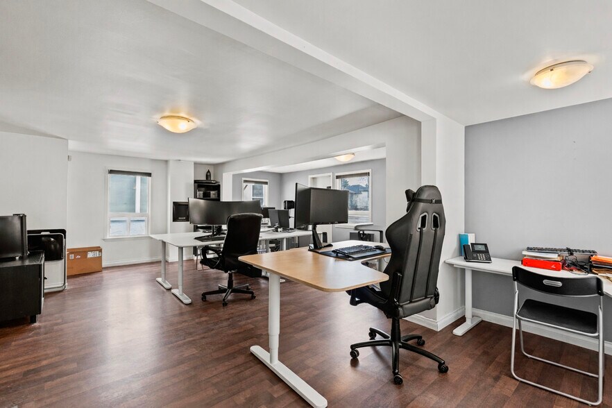 More Photos Of 196 King St, St Catharines Office For Sale