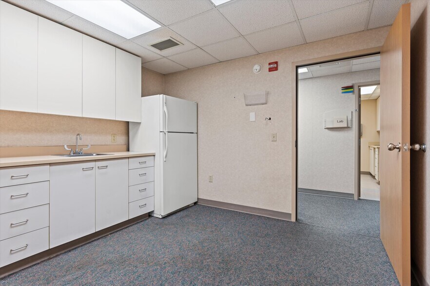 More Photos Of 705 Baptiste Dr, Paola Medical For Sale