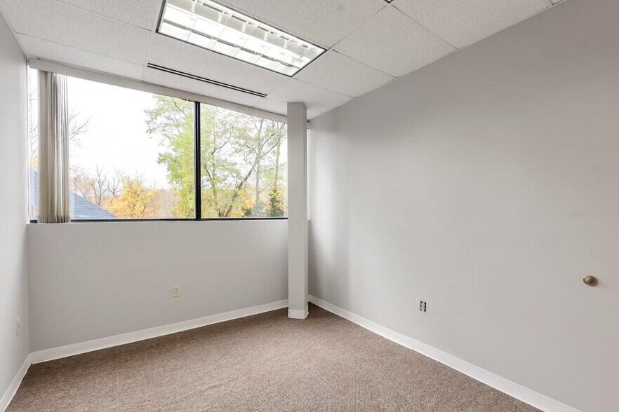 More Photos Of 72 Queen St, Southington Office For Lease
