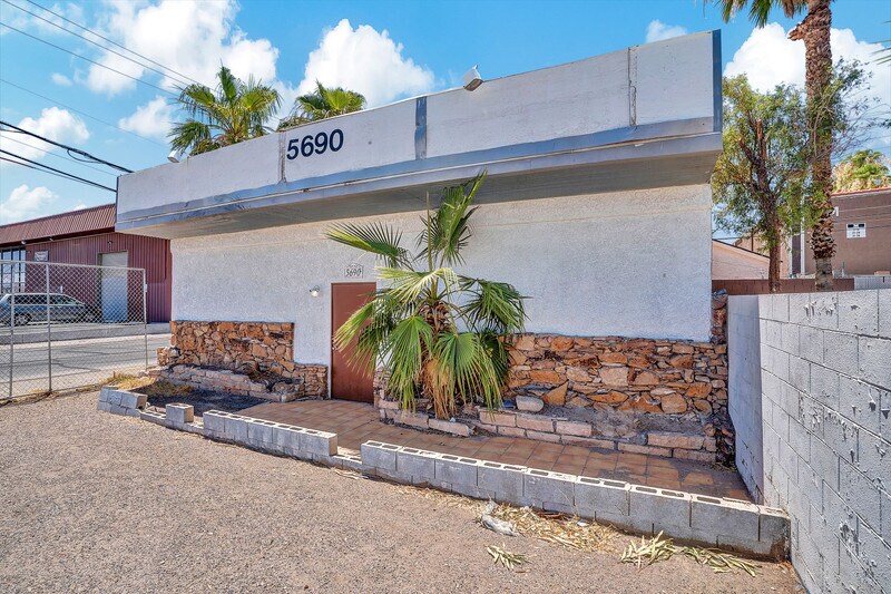 More Photos Of 5690 Boulder Hwy, Las Vegas Storefront Retail Office For Sale