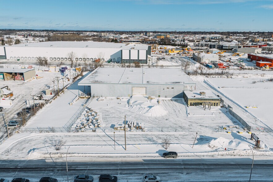 More Photos Of 4200 Rue Marcel-Lacasse, Boisbriand Warehouse For Lease