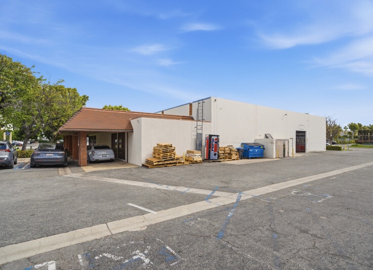 More Photos Of 1882 Reynolds Ave, Irvine Warehouse For Lease