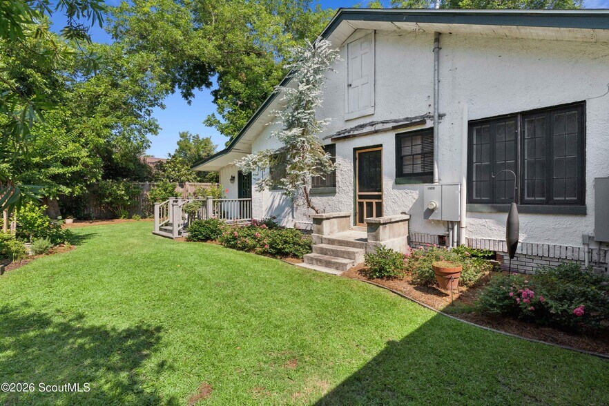 More Photos Of 1908 Gloucester St, Brunswick Restaurant For Sale