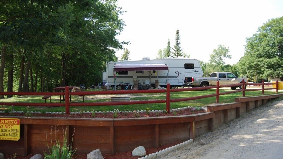 More Photos Of 334 S Melita Rd, Sterling Trailer Camper Park For Sale