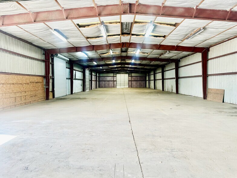 More Photos Of 9201B Tavenor Ln, Houston Warehouse For Lease