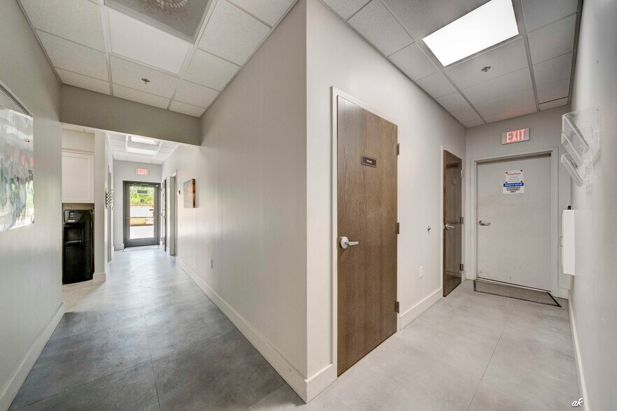 More Photos Of 17684 Cordova Pl, Panama City Beach Distribution For Lease