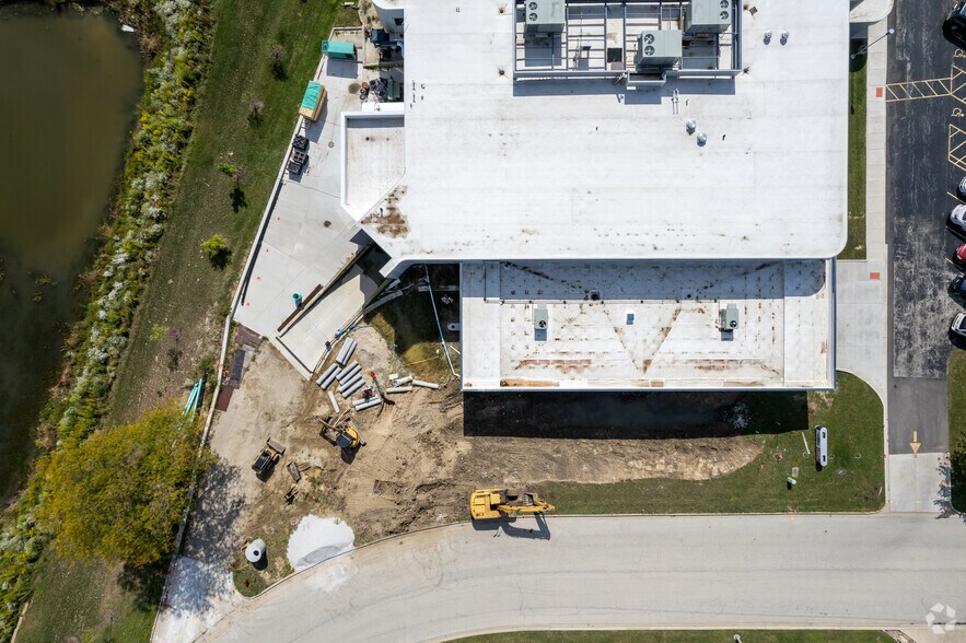 More Photos Of 555 Pond Dr, Wood Dale Research And Development For Lease