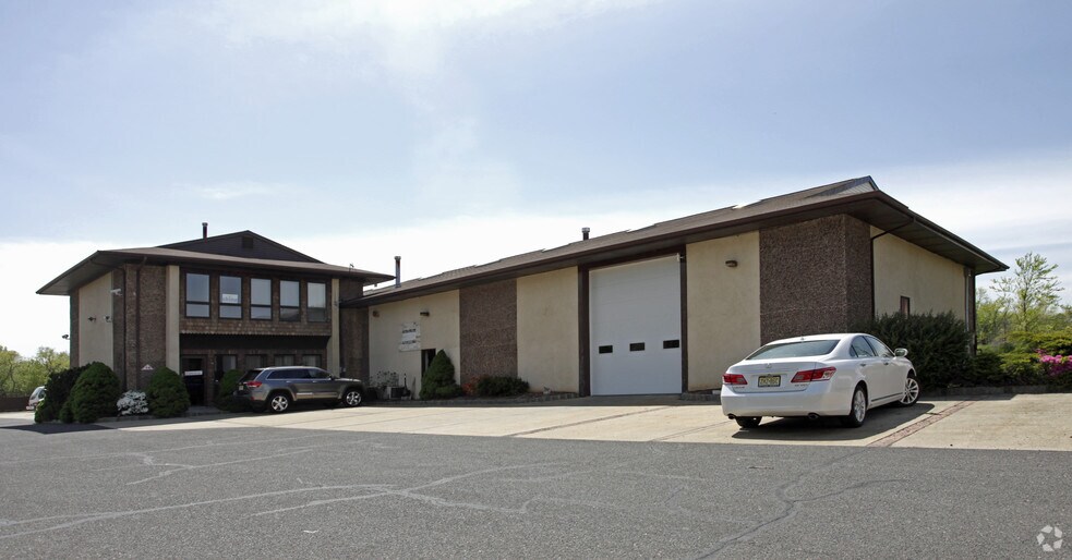 More Photos Of 289 State Route 33, Manalapan Township Unknown For Lease