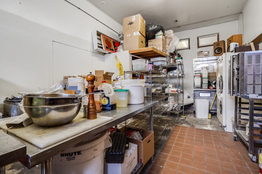 More Photos Of 5428 San Pablo Ave, Oakland Warehouse For Sale